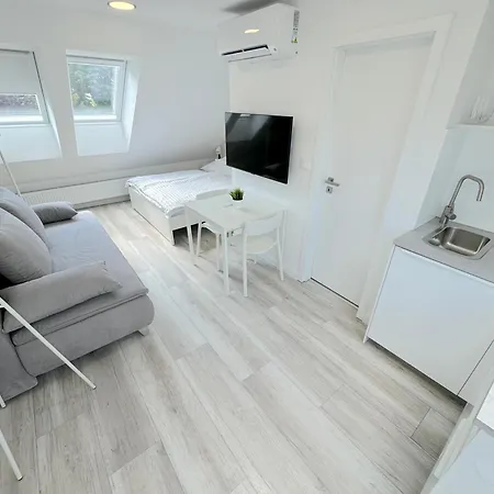 Krasny - 3 V Blizkosti Centra Apartment Bratislava