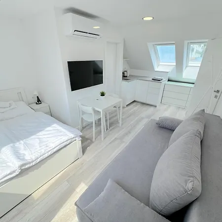 Krasny - 3 V Blizkosti Centra Apartment Bratislava